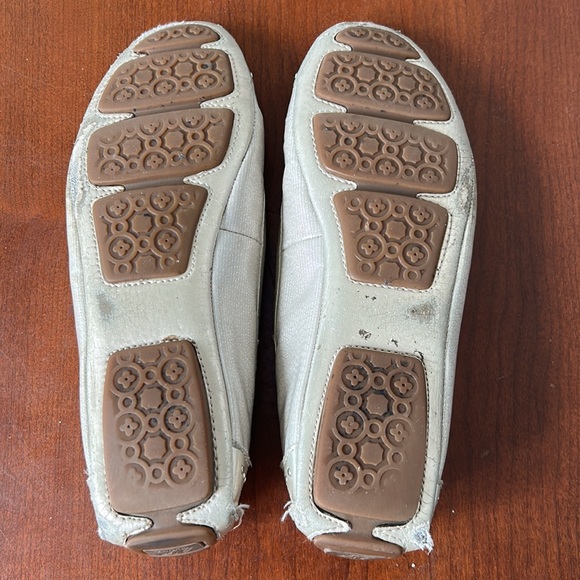 Anne Klein sports Slip On Low Wedge Pump Heels • Women’s 6M - Picture 2 of 4